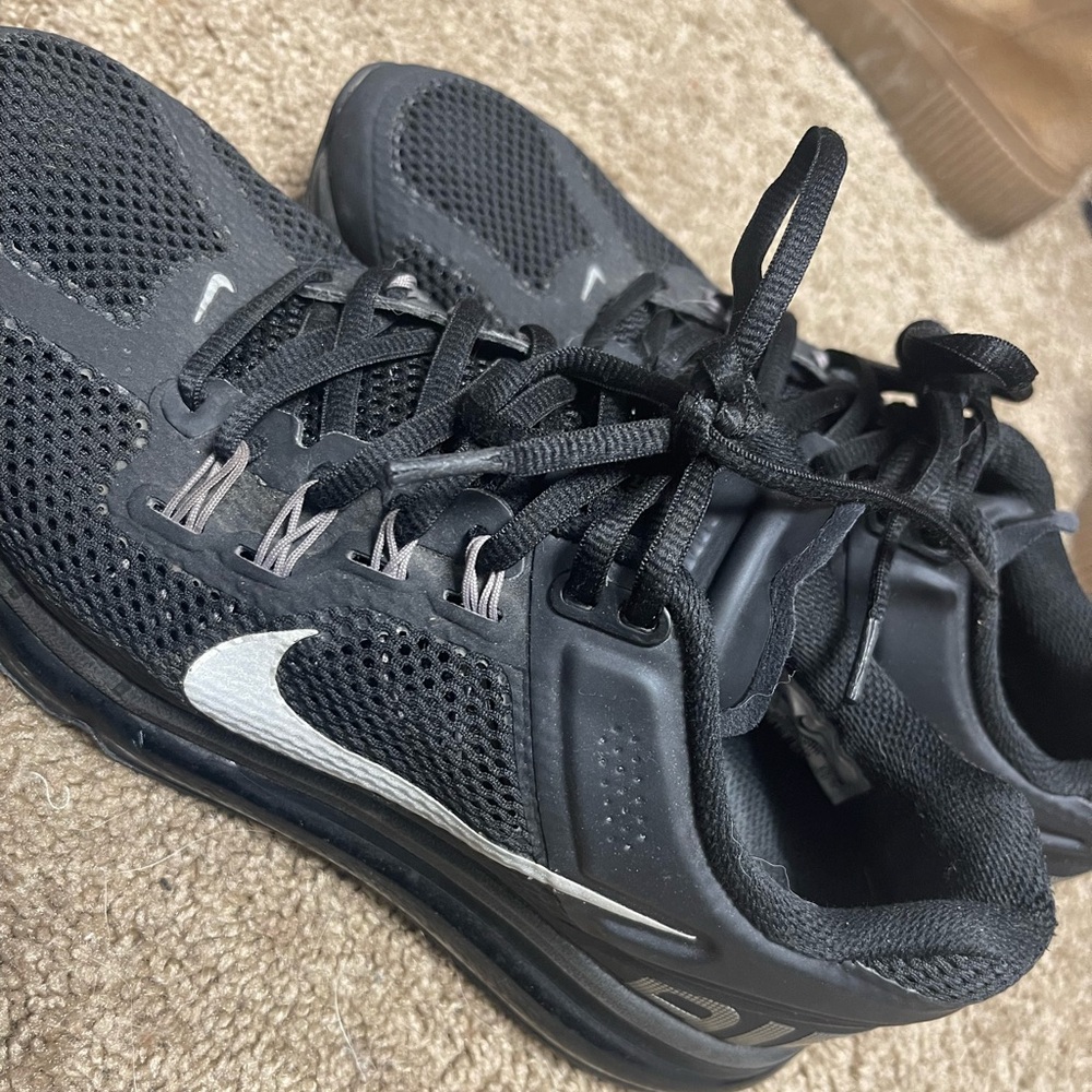 Very GENTLY used Nike sneakers